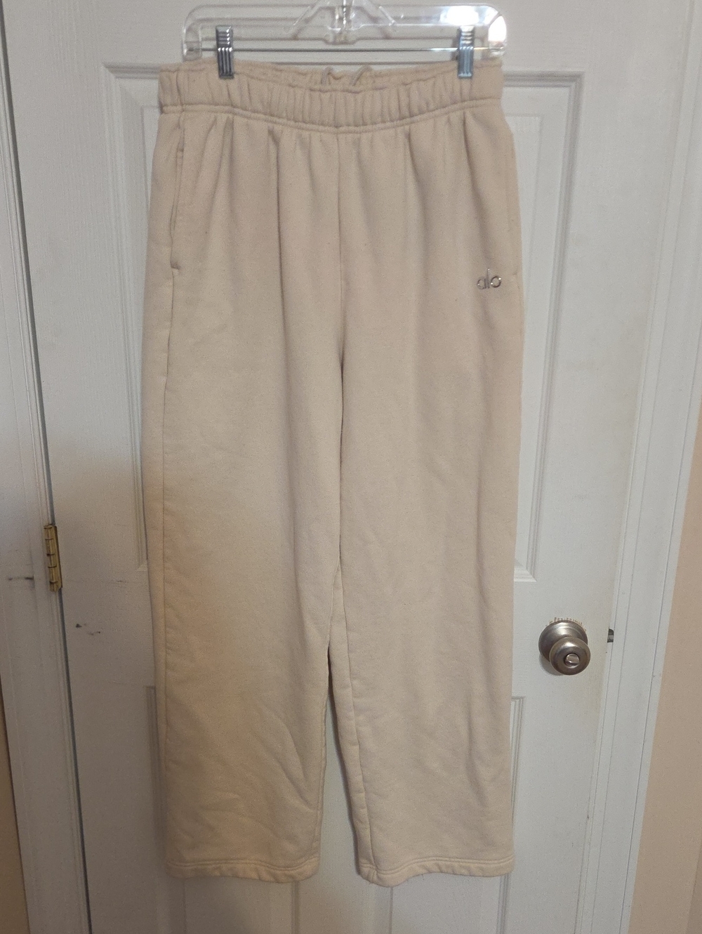ALO Yoga Cream Sweatpants with Logo